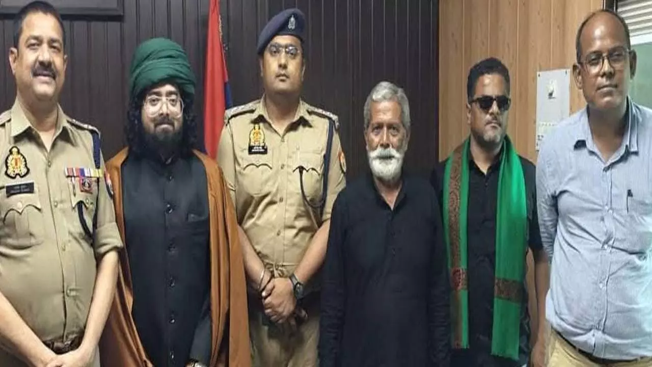 Demands diplomatic initiative from PM on West Asia tensions, memorandum handed over