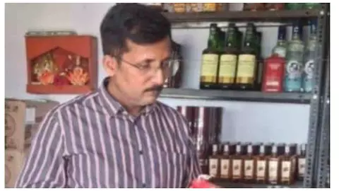 Sonbhadra News : होली से पहले सोनभद्र में आबकारी का बड़ा एक्शन, 65 लीटर शराब जब्त