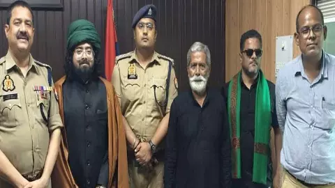 Demands diplomatic initiative from PM on West Asia tensions, memorandum handed over