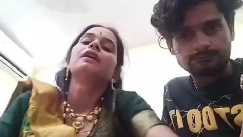 Homemade Girl Rachai Shadi with Lover at Arya Samaj Temple, Mangi Suraksha Homemade Girl Rachai Shadi with Lover at Arya Samaj Temple, Mangi Suraksha