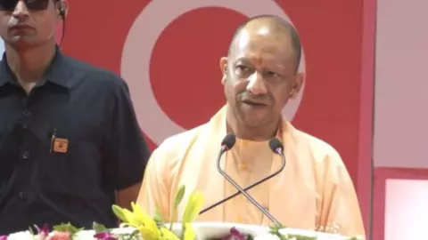 महिला दिवस पर सीएम योगी का तोहफा, आंगनबाड़ी को आयुष्मान कार्ड महिला दिवस पर सीएम योगी का तोहफा, आंगनबाड़ी को आयुष्मान कार्ड