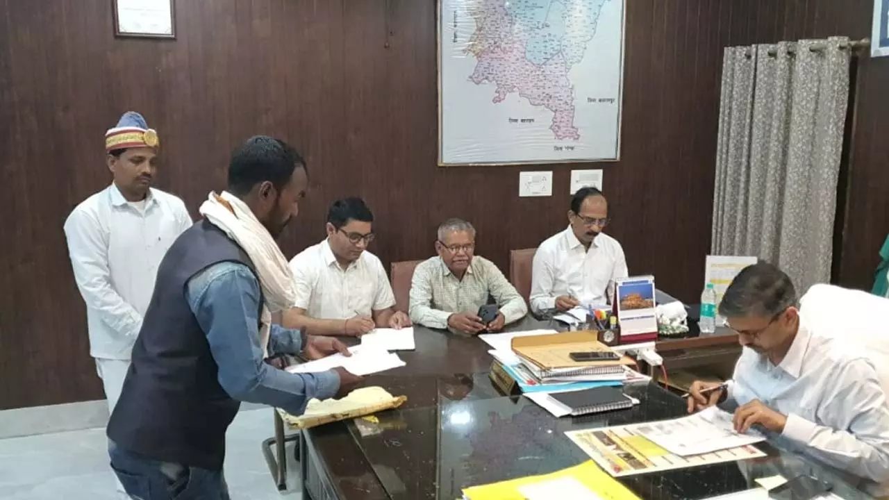 Peoples Darshan in Sravasti: DM-SP hears peoples problems, directs for speedy solution