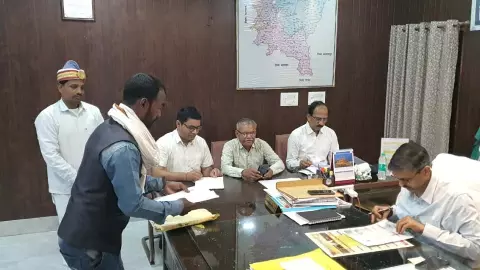 Peoples Darshan in Sravasti: DM-SP hears peoples problems, directs for speedy solution