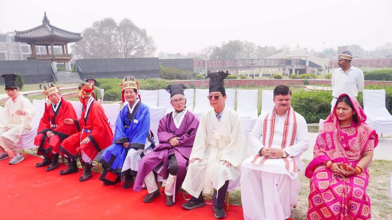 11-member Korean delegation pays tribute to Rani Ho memorial in Ayodhya