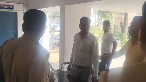 Tehsildars professional takes Rs 25,000 bribe