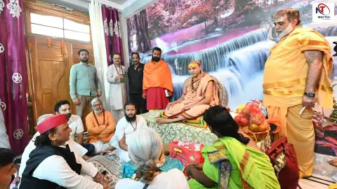 लखनऊ में शंकराचार्य से मिले Akhilesh Yadav, मुलाकात के बाद तेज हुई सियासी चर्चाएं