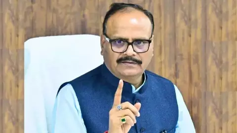 दरोगा भर्ती परीक्षा में पंडित शब्द पर महासंग्राम! ब्रजेश पाठक का पारा हुआ हाई, कर दिया बड़ा ऐलान