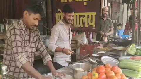 Mirzapur News: विंध्याचल में गैस किल्लत से रेस्टोरेंट बंद होने की नौबत, प्रशासन ने दिया भरोसा