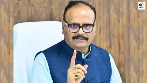 लखनऊ के चिनहट सीएचसी में डिप्टी सीएम ब्रजेश पाठक की सर्जिकल स्ट्राइक, गंदगी और खामियां देख प्रभारी को लगाई कड़ी फटकार!