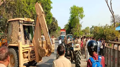 Two farmers returning from selling sugarcane die in tractor-trolley overturn in Sandana