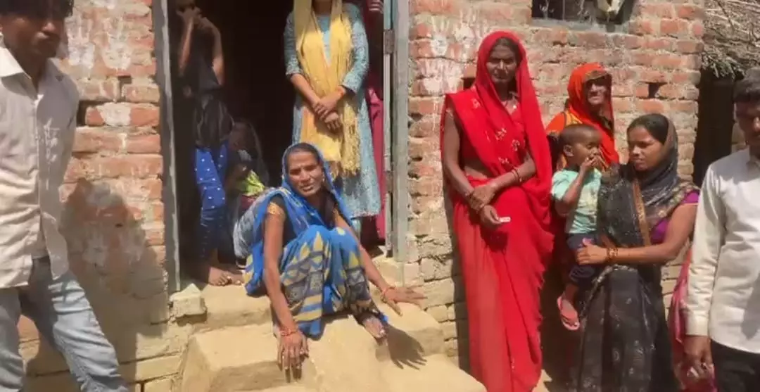 Sitapur News: सीतापुर में महिला का खेत में शव, प्रेमी का घर में लटका शव, हत्या और आत्महत्या जांचाधीन