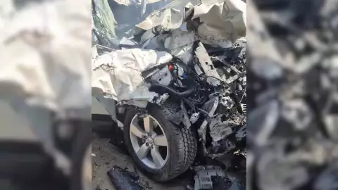 1 करोड़ की 5-स्टार SUV भी नहीं बचा सकी जान! डंपर से टकराई Land Rover Defender 1 करोड़ की 5-स्टार SUV भी नहीं बचा सकी जान! डंपर से टकराई Land Rover Defender