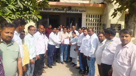 Siddharthnagar News: सिद्धार्थनगर में रोजगार सेवकों का प्रदर्शन, मानदेय पर चेतावनी
