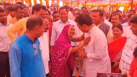 103 couples including two Muslim couples attend mass marriage, minister gives blessings