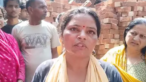 Crowd assaulted on suspicion of illegal liquor in Sambhal, woman brazenly beaten