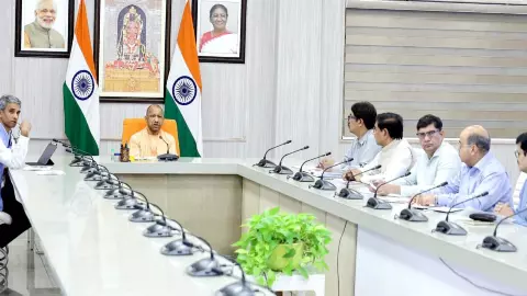 मेट्रो परियोजनाओं पर सीएम योगी सख्त, समय पर काम के निर्देश