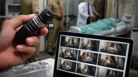 एक महिला और 3000 अश्लील वीडियो! 1 डॉक्टर और 11 पत्रकारों ने की ऐसी हैवानियत... पुलिस के भी खड़े हो गए रोंगटे एक महिला और 3000 अश्लील वीडियो! 1 डॉक्टर और 11 पत्रकारों ने की ऐसी हैवानियत... पुलिस के भी खड़े हो गए रोंगटे