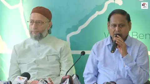 ममता के गढ़ में ओवैसी की एंट्री! हुमायूं कबीर से मिलाया हाथ, 2026 में ढह जाएगा दीदी का किला? ममता के गढ़ में ओवैसी की एंट्री! हुमायूं कबीर से मिलाया हाथ, 2026 में ढह जाएगा दीदी का किला?