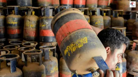 90 दिनों में बंद हो जाएगा आपका LPG सिलेंडर? सरकार का नया फरमान, अब रसोई में सिलेंडर नहीं, पाइप से आएगी गैस! 90 दिनों में बंद हो जाएगा आपका LPG सिलेंडर? सरकार का नया फरमान, अब रसोई में सिलेंडर नहीं, पाइप से आएगी गैस!