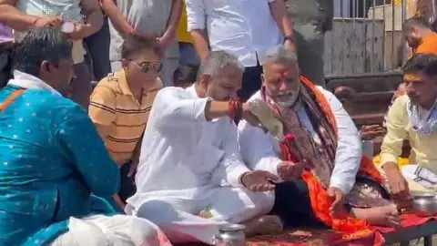 MP Pappu Yadav arrives in Mathura, visits Dwarkadhish Temple and Yamuna Ghat MP Pappu Yadav arrives in Mathura, visits Dwarkadhish Temple and Yamuna Ghat