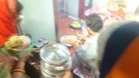 Kannauj News: नवमी का पर्व धूमधाम से मनाया गया, भोग के साथ भक्तों ने की मां दुर्गा की आराधना