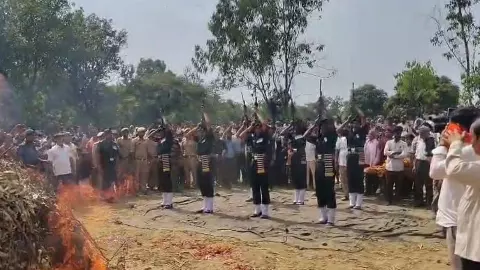 Last farewell to martyr Indrajit with state honour, Amar Rahe Ke Naron Se Gunja area