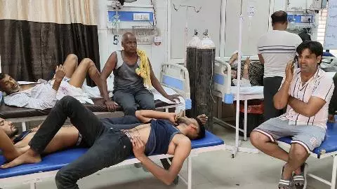 Hathras News: हाथरस में खेत के रास्ते को लेकर खूनी संघर्ष, फायरिंग में 9 घायल, गांव में तनाव