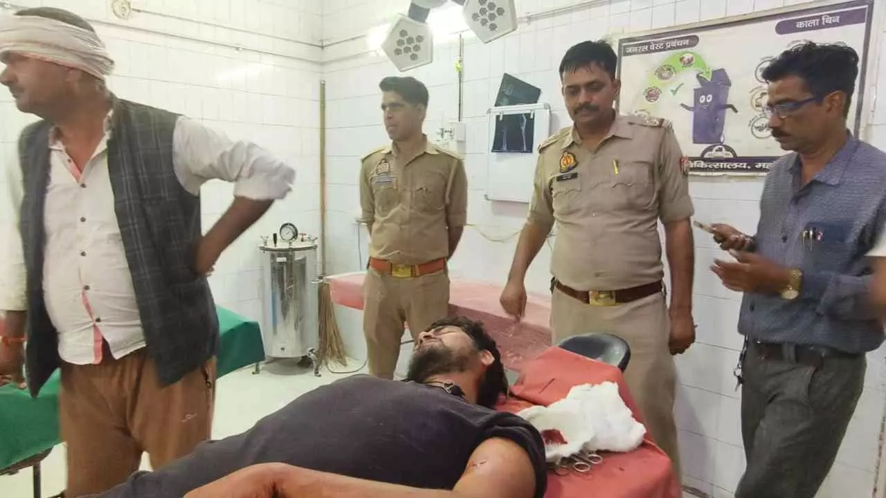 Mahoba News: महोबा में दबंगों ने खेत में थ्रेसिंग कर रहे किसान अरुण यादव पर की फायरिंग, हालत गंभीर