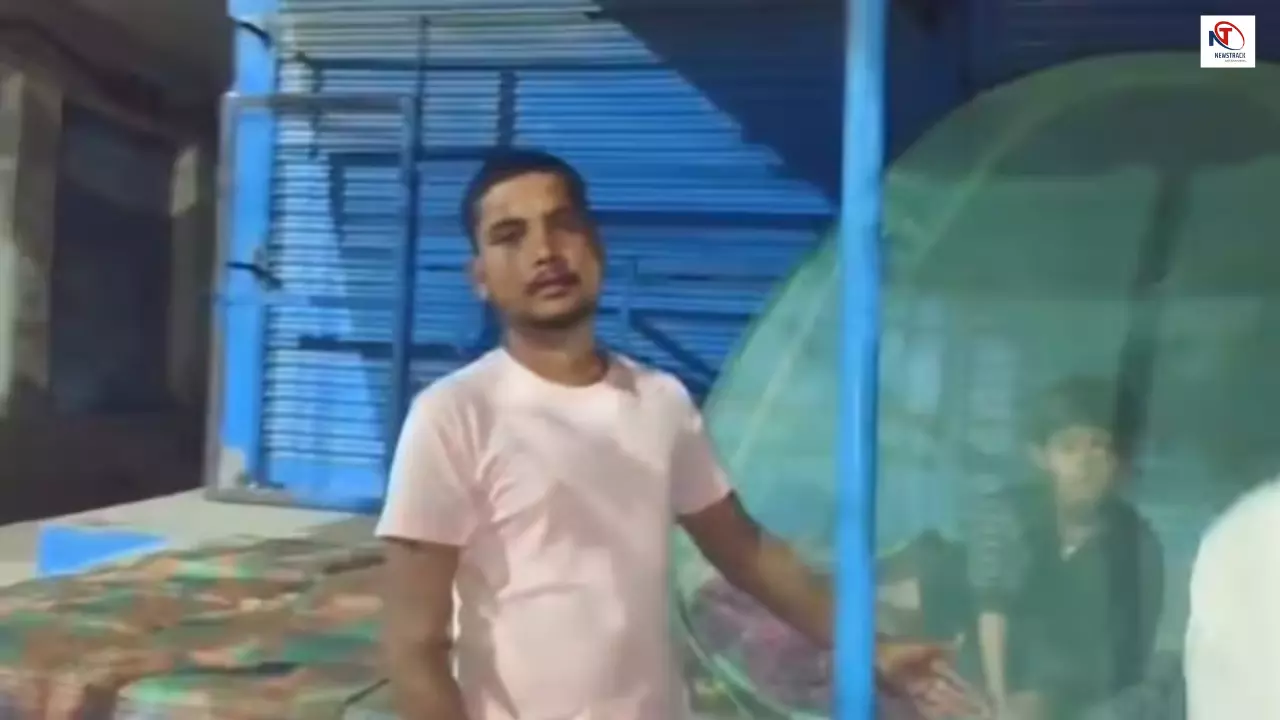 सिलेंडर के लिए मच्छरदानी सत्याग्रह! बस्ती में गैस की भारी किल्लत, सड़क पर सोने को मजबूर लोग सिलेंडर के लिए मच्छरदानी सत्याग्रह! बस्ती में गैस की भारी किल्लत, सड़क पर सोने को मजबूर लोग