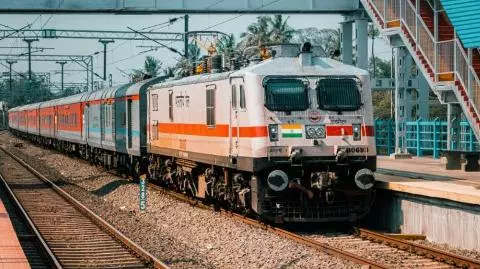 Moradabad News: रेलखंड पर इंटरलॉकिंग से आधा दर्जन ट्रेनें प्रभावित, यात्रियों में अफरा-तफरी Moradabad News: रेलखंड पर इंटरलॉकिंग से आधा दर्जन ट्रेनें प्रभावित, यात्रियों में अफरा-तफरी