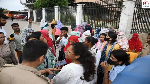 Lucknow Women Protest, Lucknow News Lucknow Women Protest, Lucknow News