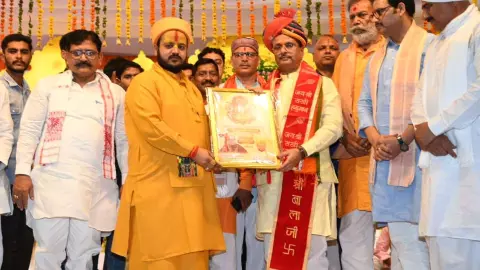 युद्ध असर से जनता को बचाने को सरकार प्रतिबद्ध: डा दिनेश शर्मा युद्ध असर से जनता को बचाने को सरकार प्रतिबद्ध: डा दिनेश शर्मा