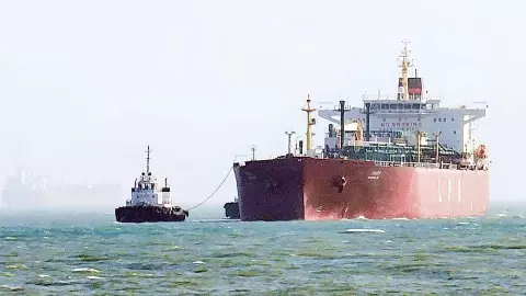 मिसाइलो को चीरते हुए निकला भारतीय जहाज! 58 हजार MT LPG लेकर पहुंचेगा भारत, अब तक 7 टैंकर ने पार किया होर्मुज मिसाइलो को चीरते हुए निकला भारतीय जहाज! 58 हजार MT LPG लेकर पहुंचेगा भारत, अब तक 7 टैंकर ने पार किया होर्मुज