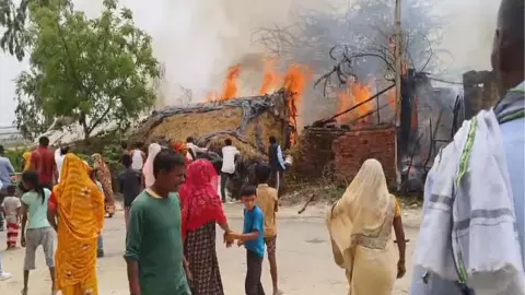 Raebareli News: घर में हुआ सिलेंडर ब्लास्ट: विस्फोट में फंसी तीन माह की बच्ची, ग्रामीणों ने बचाया