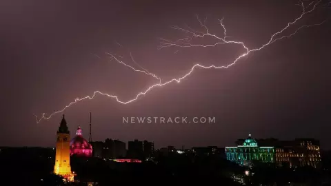 Lucknow sudden change in weather (Photo_ Ashutosh Tripathi).jpg Lucknow sudden change in weather (Photo_ Ashutosh Tripathi).jpg