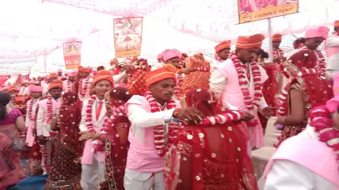 couples get married in Palia, grandly organized