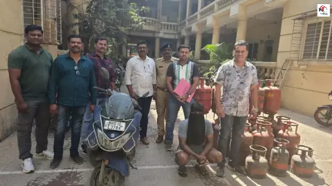 सावधान! आपके रसोईघर की लाइफलाइन पर था इस शातिर चोर का कब्जा, 45 सिलेंडर देखकर पुलिस भी रह गई दंग सावधान! आपके रसोईघर की लाइफलाइन पर था इस शातिर चोर का कब्जा, 45 सिलेंडर देखकर पुलिस भी रह गई दंग