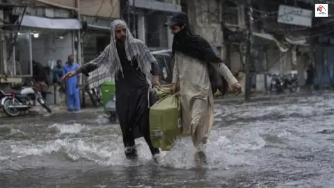 मलबे में दफन हुई खुशियां! पाकिस्तान के खैबर पख्तूनख्वा में बारिश का तांडव, 10 दिनों में 45 लाशें मलबे में दफन हुई खुशियां! पाकिस्तान के खैबर पख्तूनख्वा में बारिश का तांडव, 10 दिनों में 45 लाशें