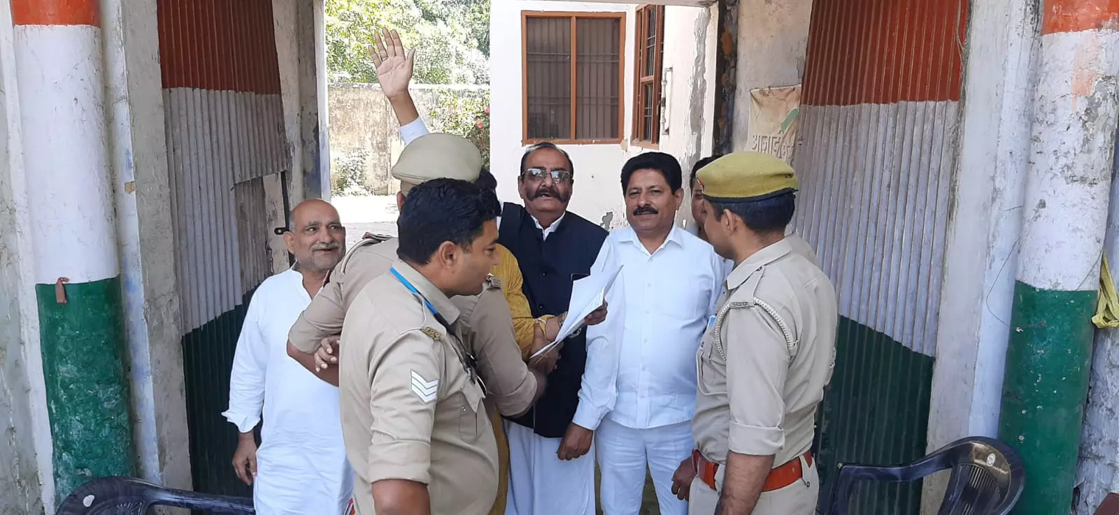 Bijnor News: खालिद-तालिब प्रकरण में कांग्रेस नेताओं को हाउस और कार्यालय पर गिरफ्तार, विवाद