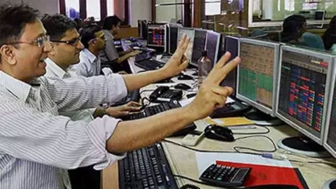 ट्रंप के एक ऐलान से शेयर बाजार में गदर! रॉकेट बने सेंसेक्स-निफ्टी, निवेशकों ने छापे करोड़ों ट्रंप के एक ऐलान से शेयर बाजार में गदर! रॉकेट बने सेंसेक्स-निफ्टी, निवेशकों ने छापे करोड़ों