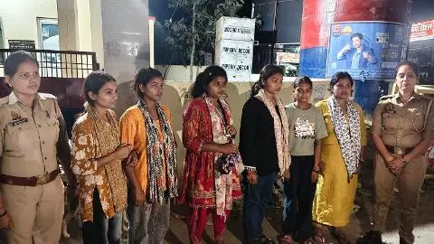 Kushinagar News: कुशीनगर में लापता 6 लड़कियां 24 घंटे में बरामद, आत्मनिर्भर बनने के लिए गई थीं लखनऊ