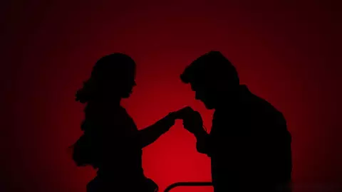 सुहागरात पर पत्नी को पता चला पति ऐसा सच... पैरों तले खिसक गई जमीन, पीटने लगी सिर सुहागरात पर पत्नी को पता चला पति ऐसा सच... पैरों तले खिसक गई जमीन, पीटने लगी सिर