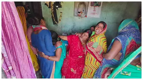 Kushinagar News: कुशीनगर में मां-बेटी पर ज्वलनशील केमिकल हमला, इलाज के दौरान बेटी की दर्दनाक मौत