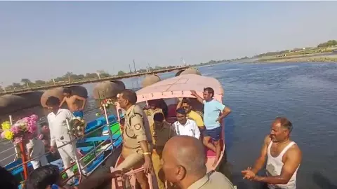 Steamer loaded with devotees sinks in Yamuna in Vrindavan, ten bodies recovered Steamer loaded with devotees sinks in Yamuna in Vrindavan, ten bodies recovered