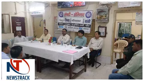Jhansi News: झांसी मंडल में संरक्षा संवाद, सुरक्षित रेल संचालन पर दिया गया जोर Jhansi News: झांसी मंडल में संरक्षा संवाद, सुरक्षित रेल संचालन पर दिया गया जोर