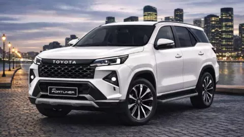 Toyota Fortuner 2026 launch india mew look adas design new model front design with bold grille