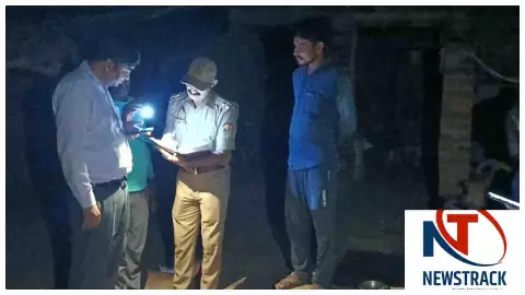 Jalaun News: जालौन के रामपुरा क्षेत्र में मोबाइल कॉल के बाद विवाहिता ने लगाई फांसी, गांव में सनसनी