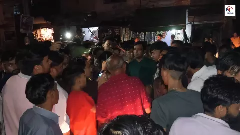 Hapur News: पोस्टर विवाद ने पकड़ा तूल, पिलखुवा कोतवाली में हंगामा, माफी के बाद शांत हुआ मामला Hapur News: पोस्टर विवाद ने पकड़ा तूल, पिलखुवा कोतवाली में हंगामा, माफी के बाद शांत हुआ मामला