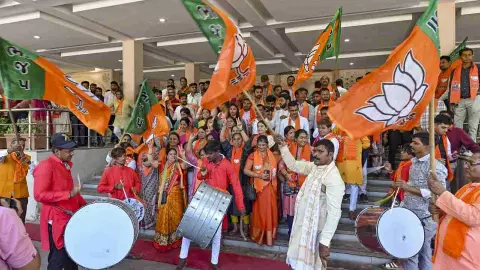 गुजरात में भाजपा की प्रचंड आंधी! वोटिंग से पहले ही 700+ सीटों पर जीत का महा-रिकॉर्ड, विपक्षी खेमे में सन्नाटा