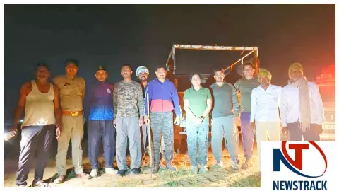 Meerut News मेरठ में आधी रात सड़क पर निकला 2.25 मीटर मगरमच्छ, 2 घंटे में रेस्क्यू कर गंगा में छोड़ा